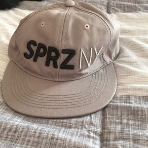 Uniqlo hat. Brand new with tags. Grey in color.